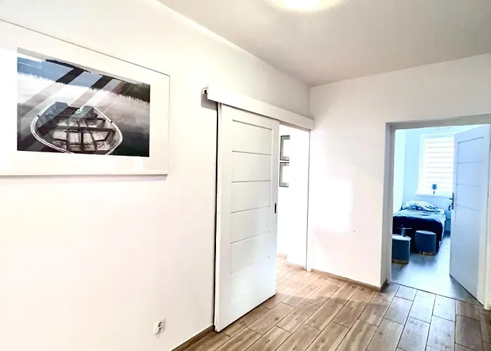 Dom Nad Jeziorami Apartment *